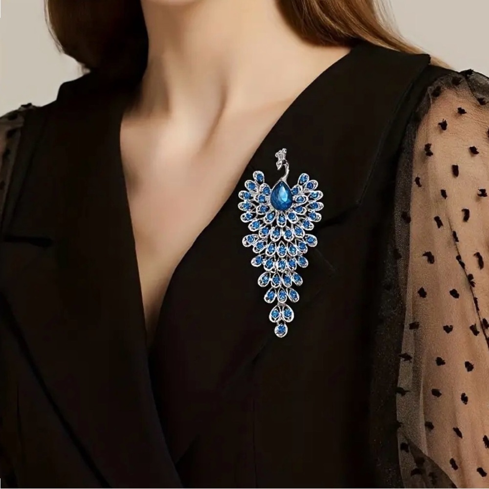 Elegant Blue & Silver Peacock Brooch and Pendant. - Picture 4 of 10